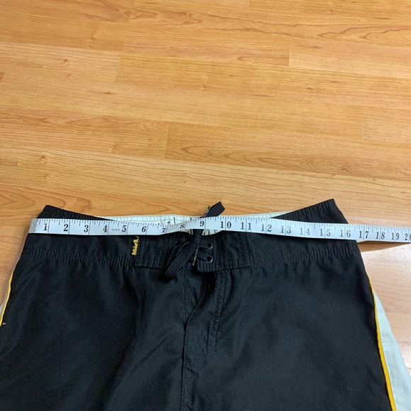 Quiksilver Men’s Board Shorts Size 31 Black Yellow White Y2K Surf Trunks - Picture 8 of 10